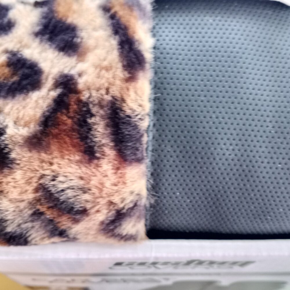 Pair of Vegan leather & Faux Leopard fur Seat covers Universal Fit NWT - Picture 2 of 7
